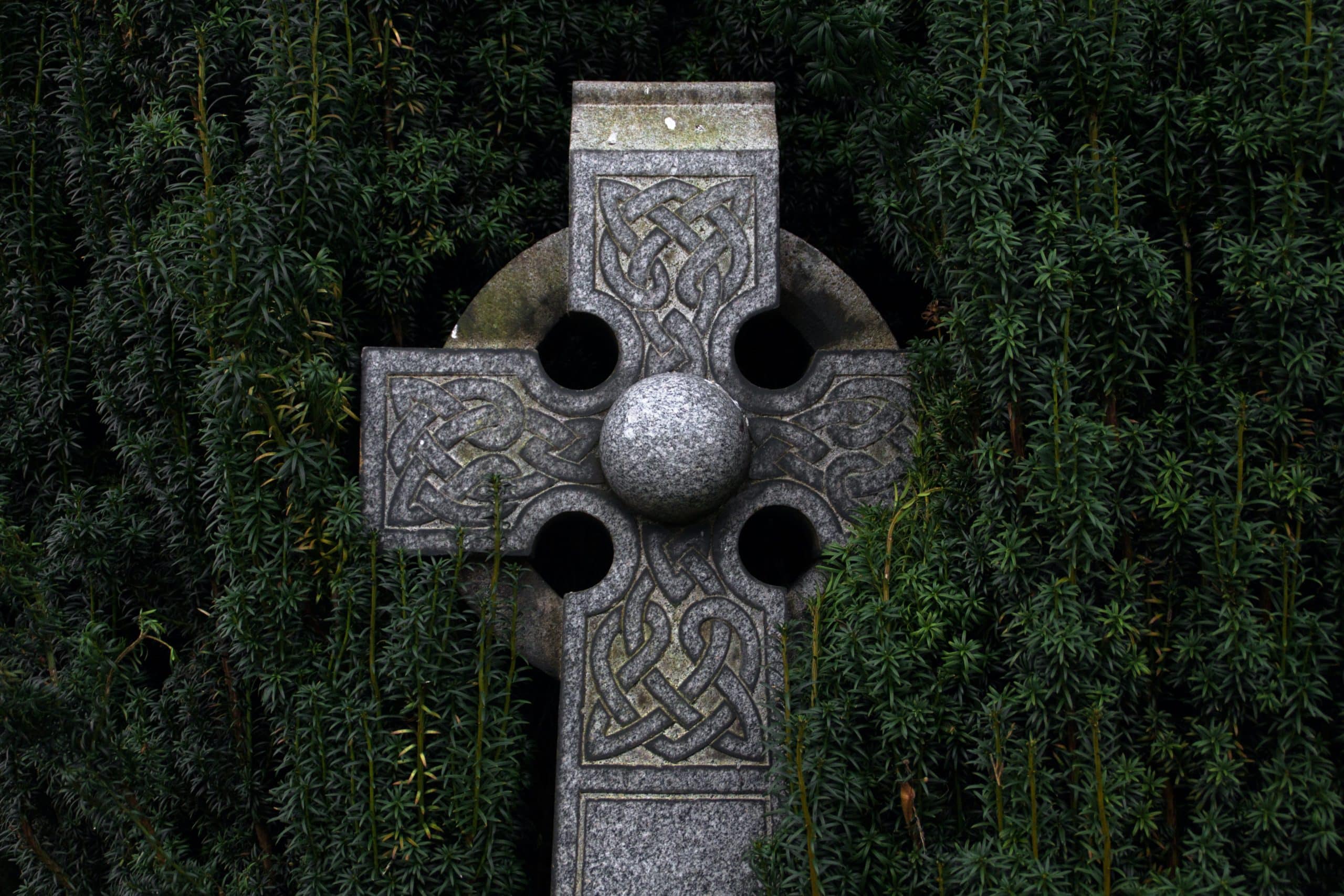 Holy Rude Cemetery Scotland – A Hauntingly Beautiful Site